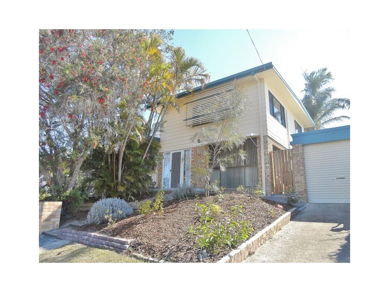 9 Barry Street, Torquay QLD 4655