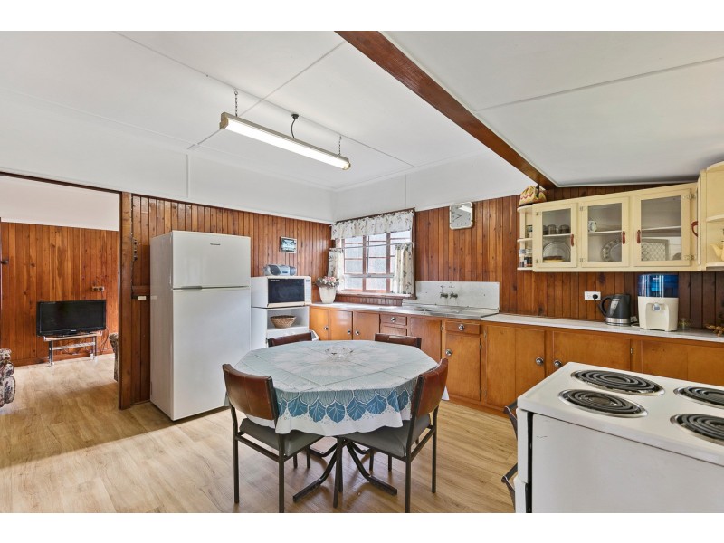 10 Arthur Street, Urangan QLD 4655