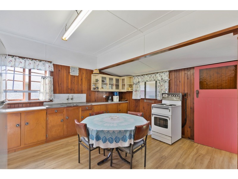 10 Arthur Street, Urangan QLD 4655