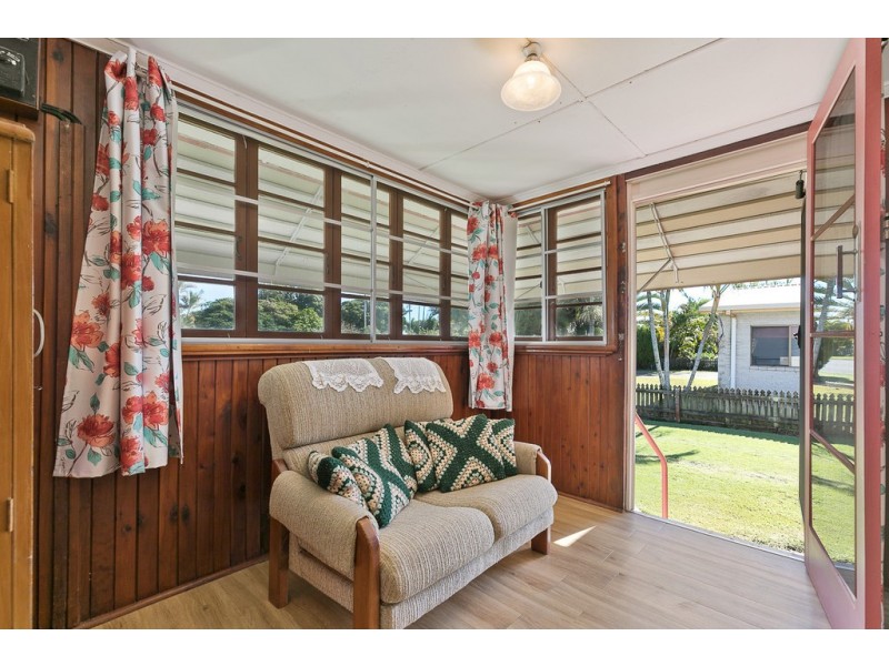 10 Arthur Street, Urangan QLD 4655