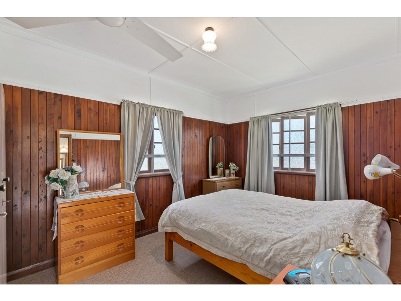 10 Arthur Street, Urangan QLD 4655