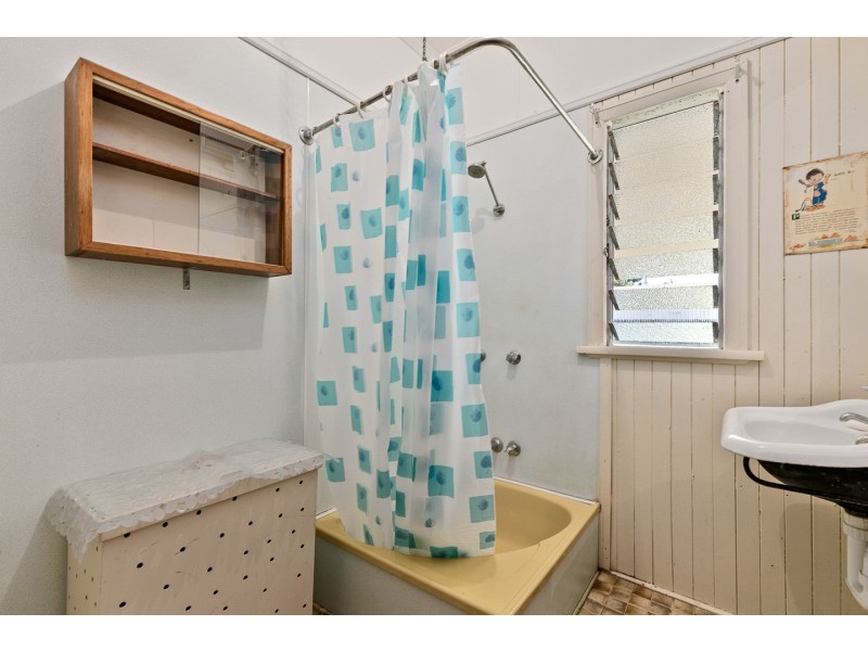 10 Arthur Street, Urangan QLD 4655