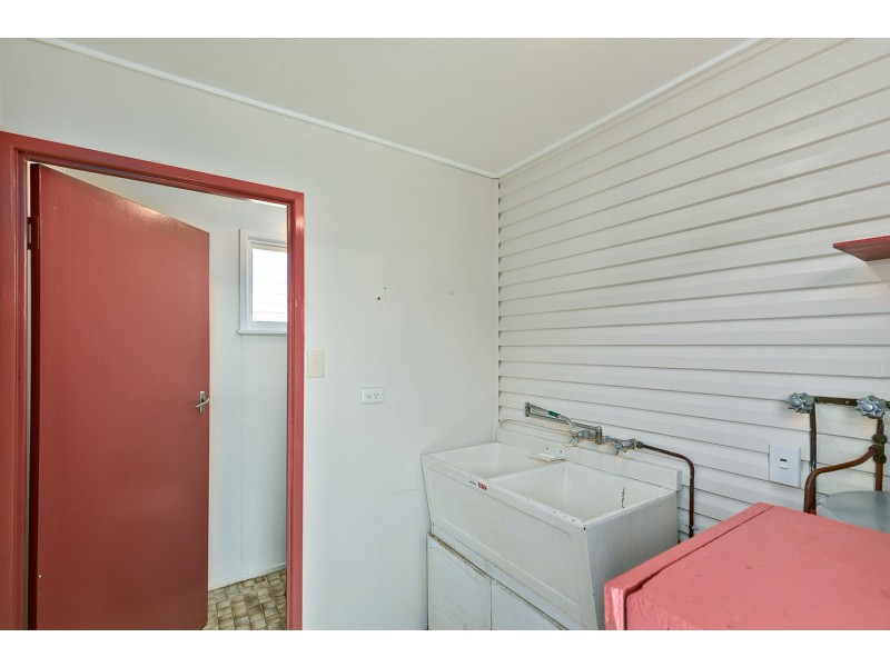 10 Arthur Street, Urangan QLD 4655