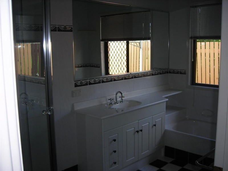 14 Helsham Street, Point Vernon QLD 4655