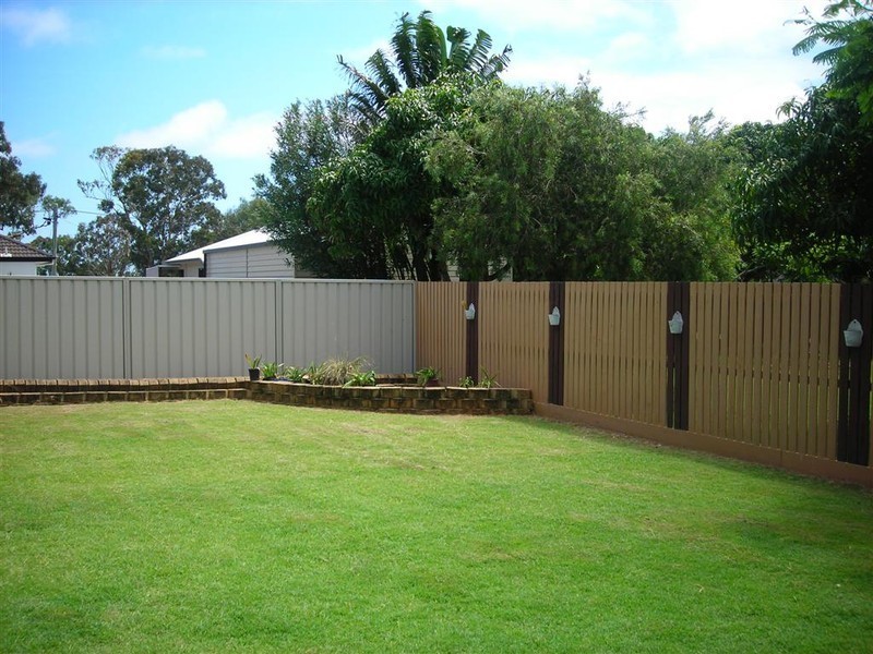 14 Helsham Street, Point Vernon QLD 4655