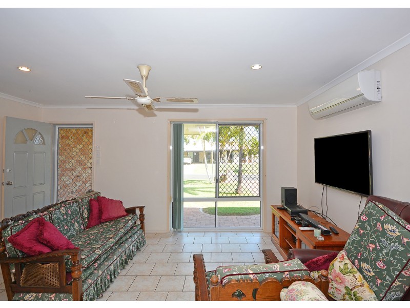 8 Ivybird Court, Torquay QLD 4655