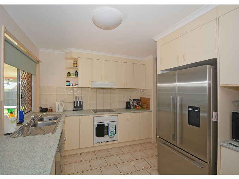 8 Ivybird Court, Torquay QLD 4655