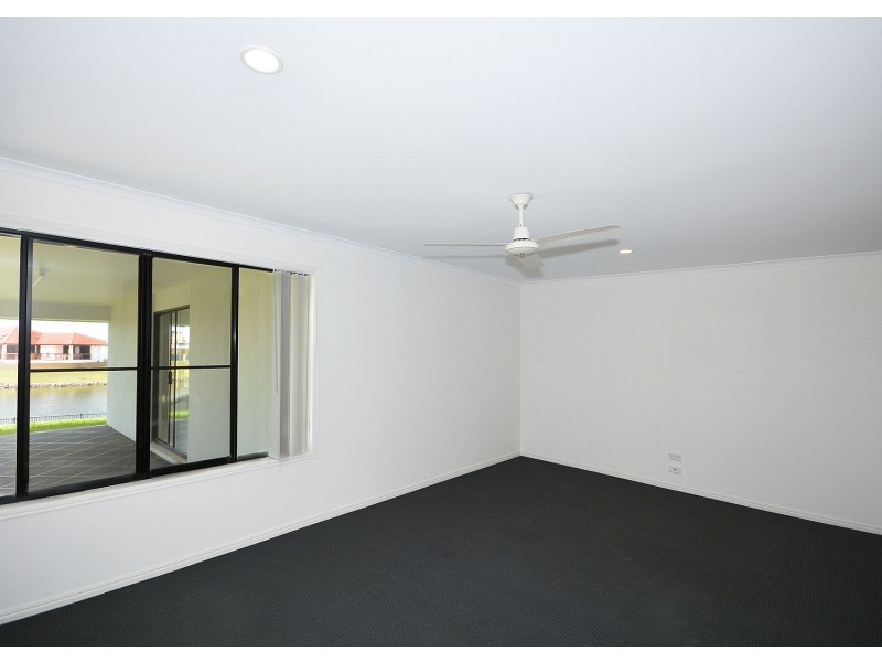 13 Bounty Cct, Eli Waters QLD 4655