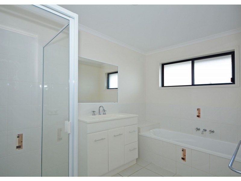 13 Bounty Cct, Eli Waters QLD 4655