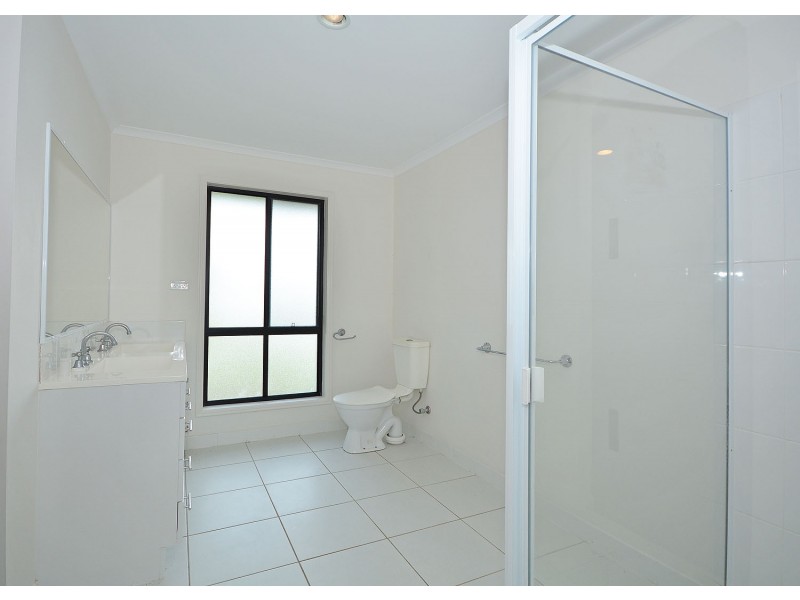13 Bounty Cct, Eli Waters QLD 4655