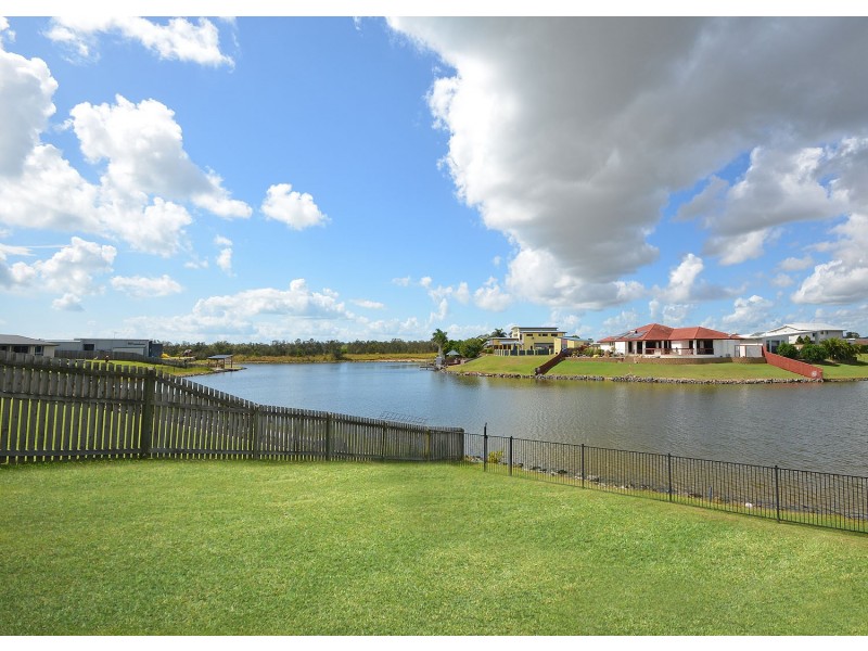 13 Bounty Cct, Eli Waters QLD 4655