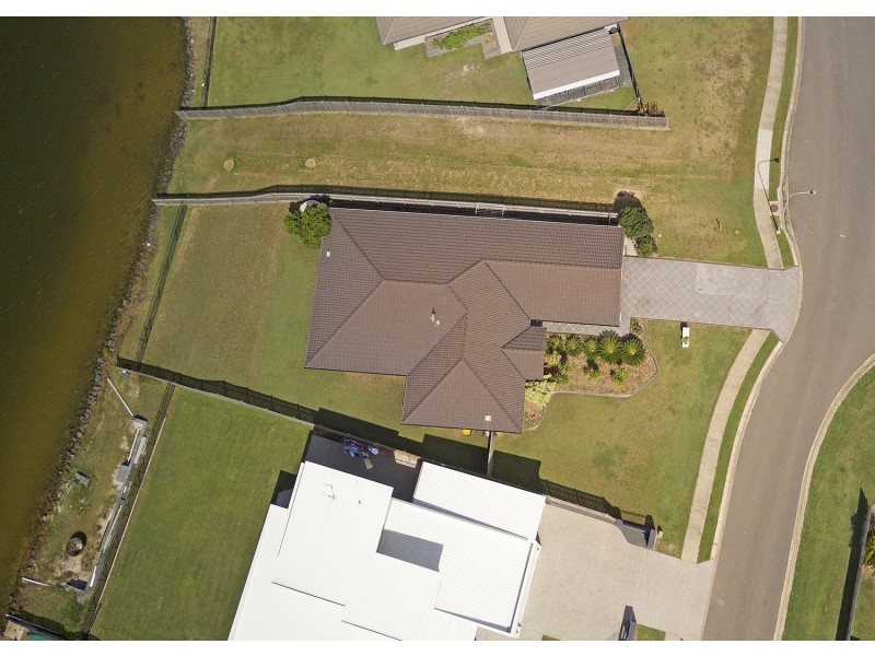 13 Bounty Cct, Eli Waters QLD 4655