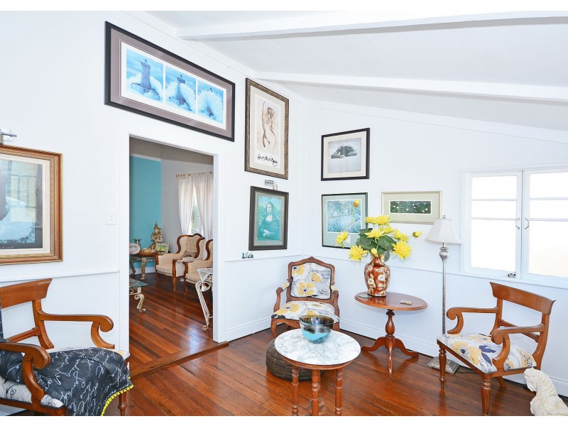 28 Edward Street, Urangan QLD 4655