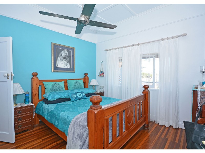 28 Edward Street, Urangan QLD 4655