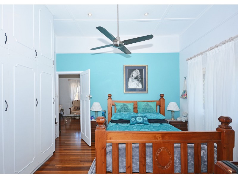 28 Edward Street, Urangan QLD 4655