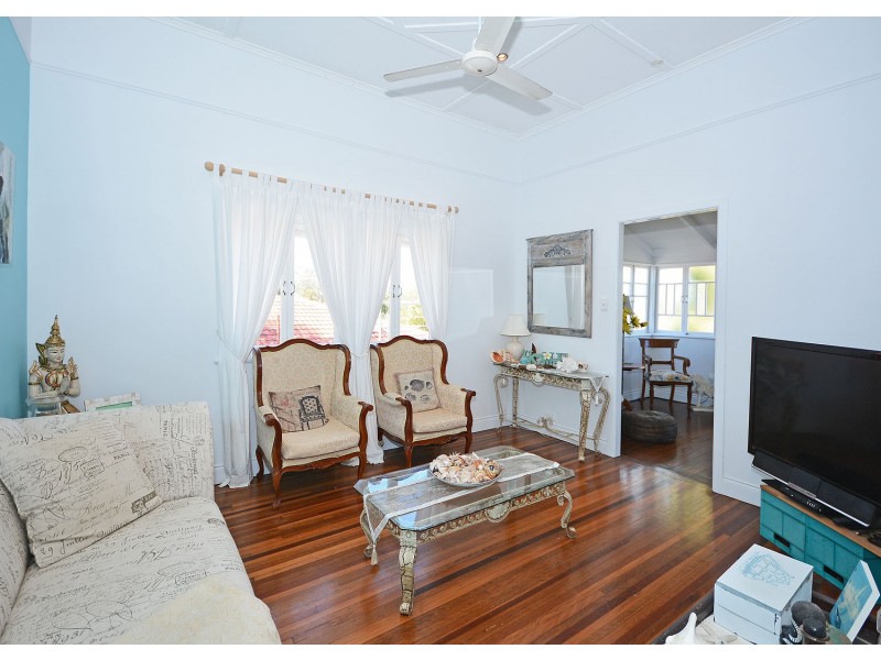 28 Edward Street, Urangan QLD 4655