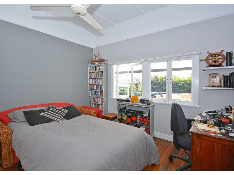 28 Edward Street, Urangan QLD 4655