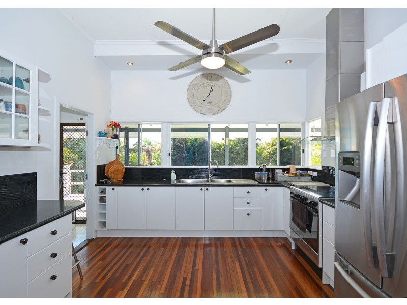 28 Edward Street, Urangan QLD 4655