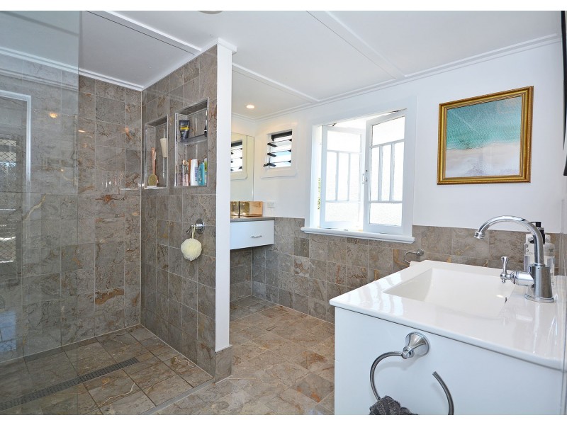 28 Edward Street, Urangan QLD 4655