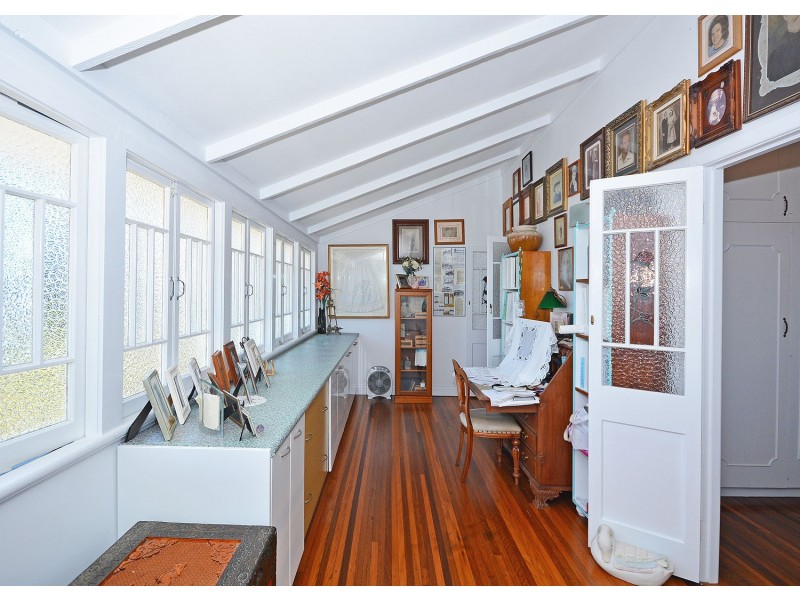 28 Edward Street, Urangan QLD 4655