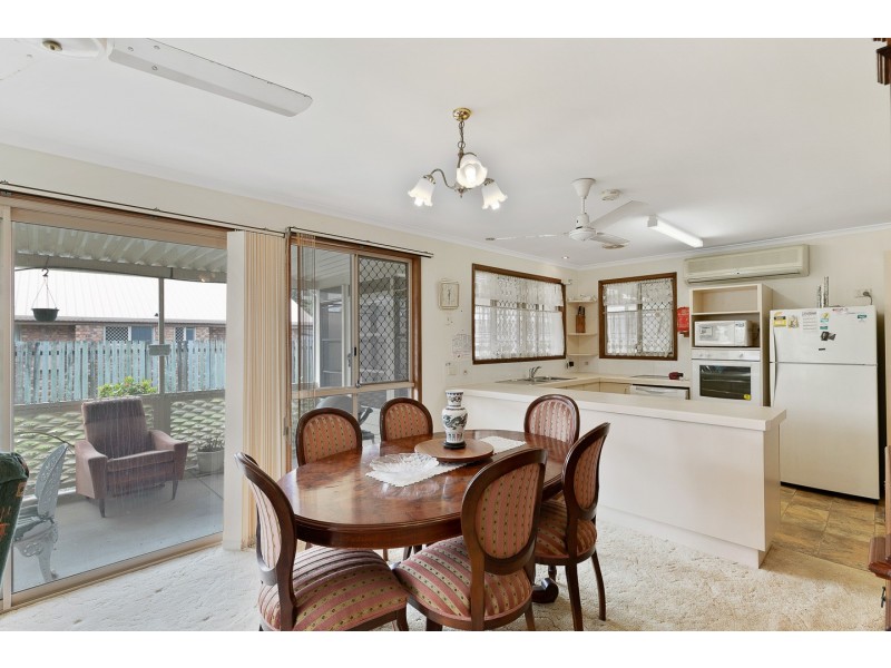 26 William Street, Urangan QLD 4655