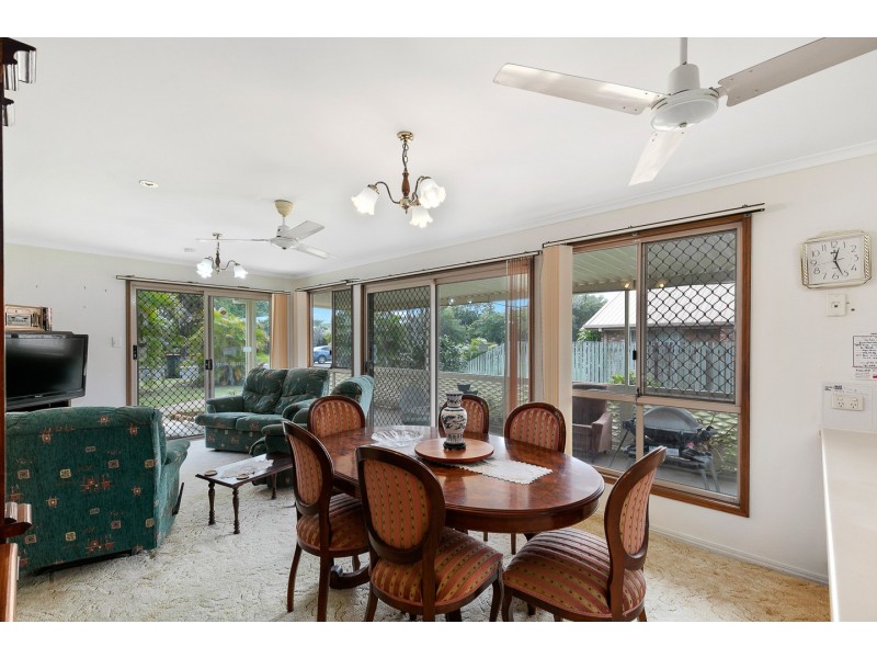 26 William Street, Urangan QLD 4655