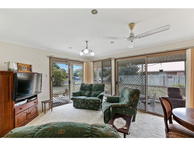 26 William Street, Urangan QLD 4655