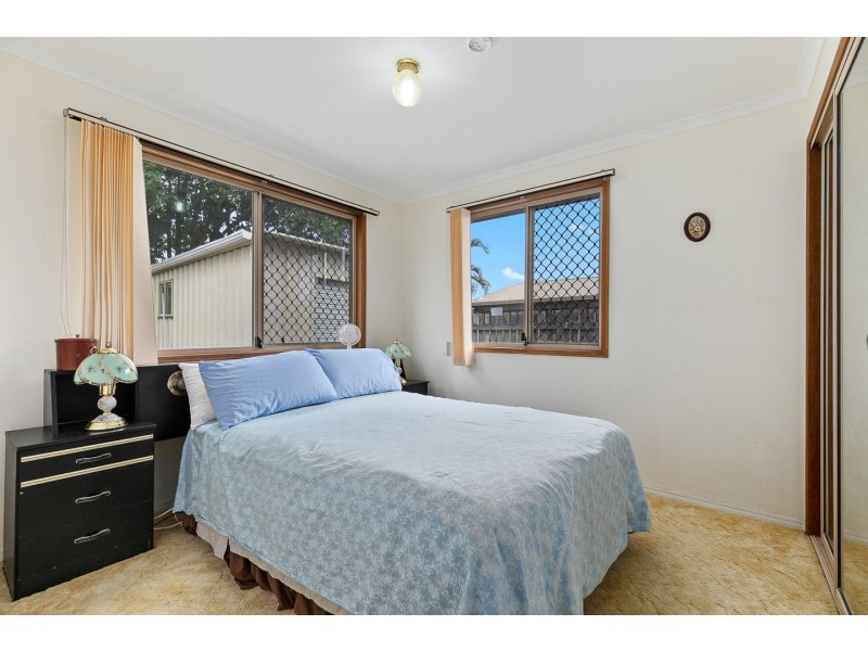 26 William Street, Urangan QLD 4655