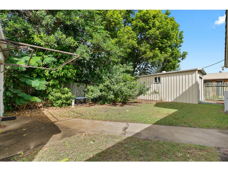 26 William Street, Urangan QLD 4655