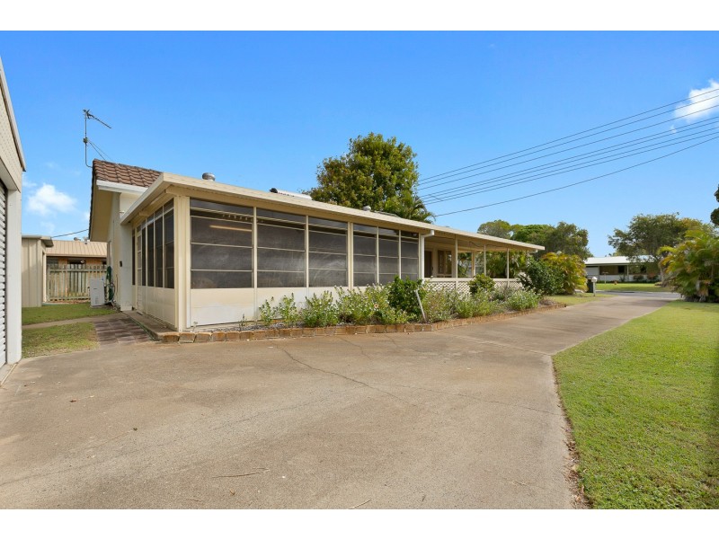 26 William Street, Urangan QLD 4655