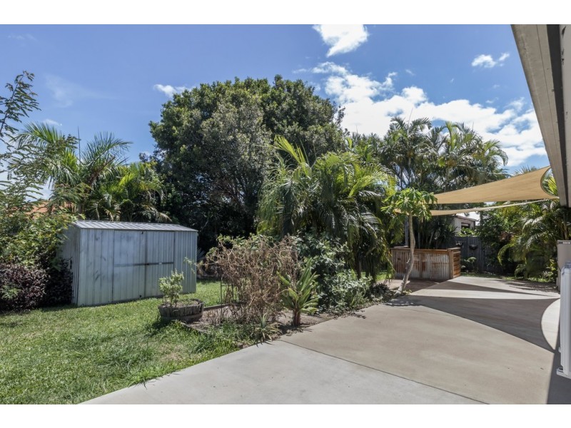 11 Sealink Drive, Point Vernon QLD 4655