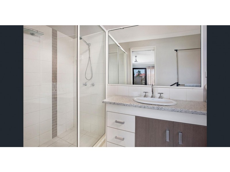 4/63-65 MCLIVER, Kawungan QLD 4655