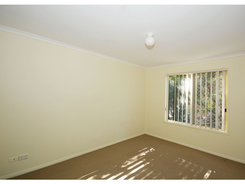 4 Whittaker Close, Urangan QLD 4655