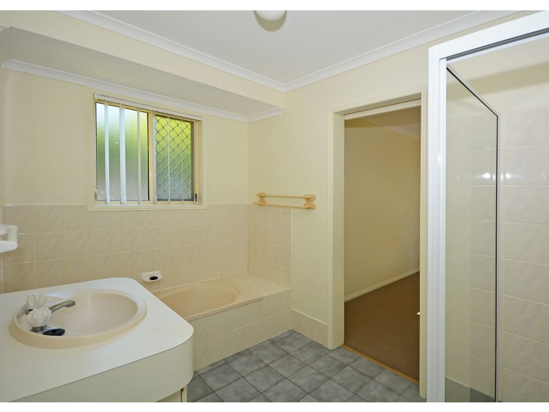 4 Whittaker Close, Urangan QLD 4655