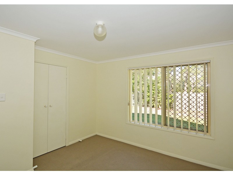 4 Whittaker Close, Urangan QLD 4655