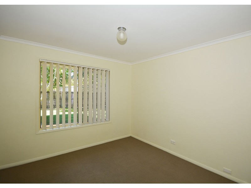 4 Whittaker Close, Urangan QLD 4655