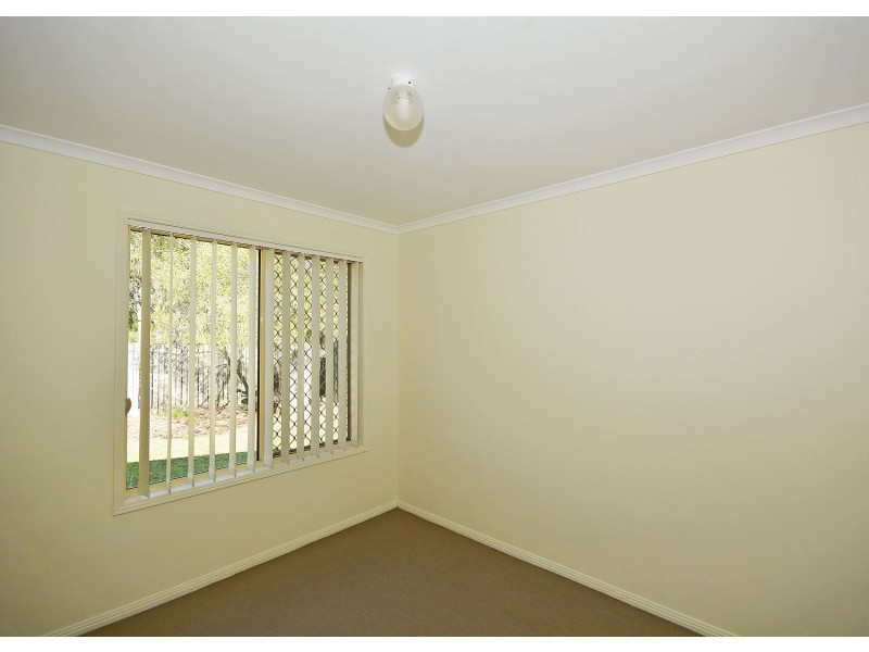 4 Whittaker Close, Urangan QLD 4655