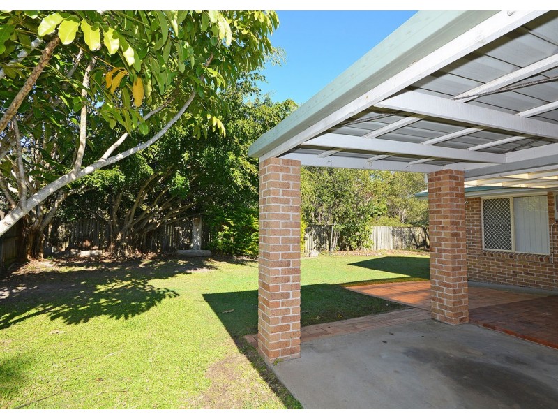 4 Whittaker Close, Urangan QLD 4655