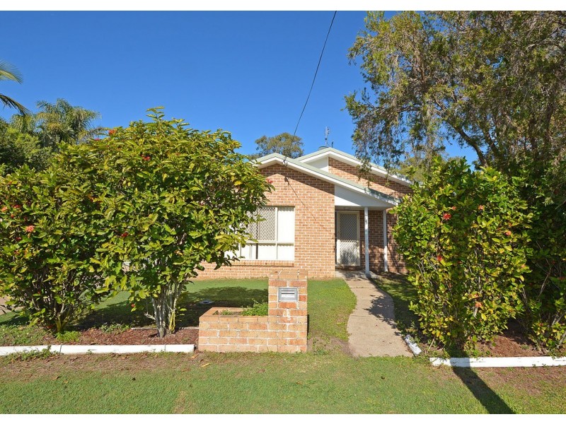 4 Whittaker Close, Urangan QLD 4655
