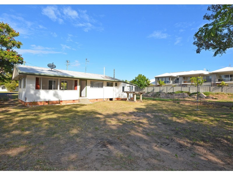 218 Cypress Street, Urangan QLD 4655