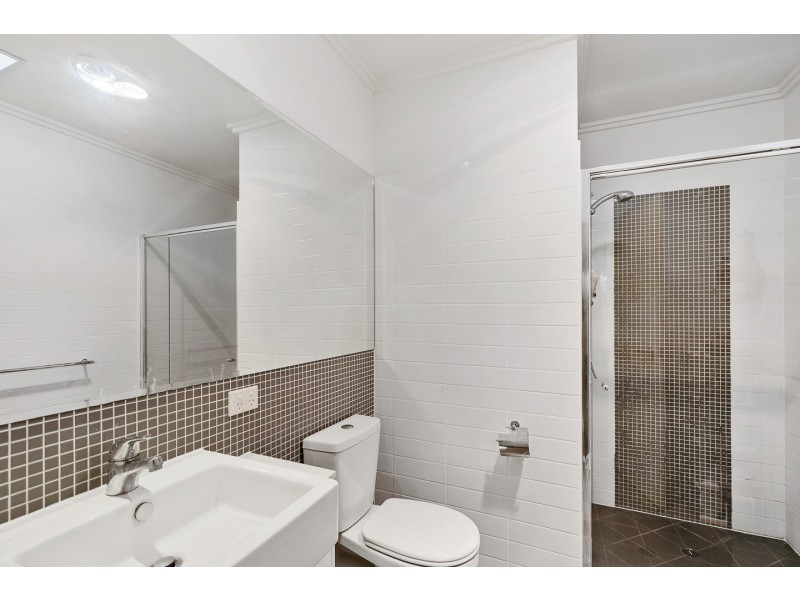 2/80 Moolyyir Street, Urangan QLD 4655