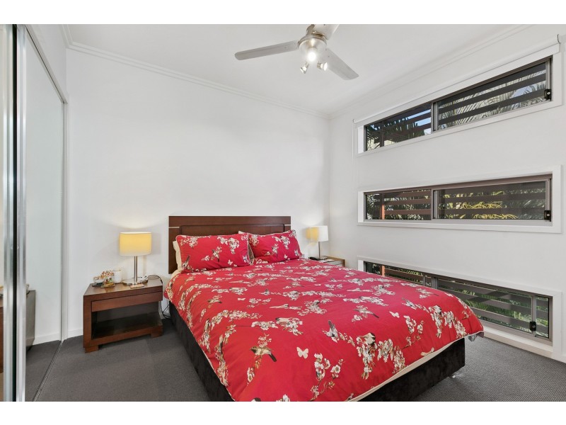 2/80 Moolyyir Street, Urangan QLD 4655