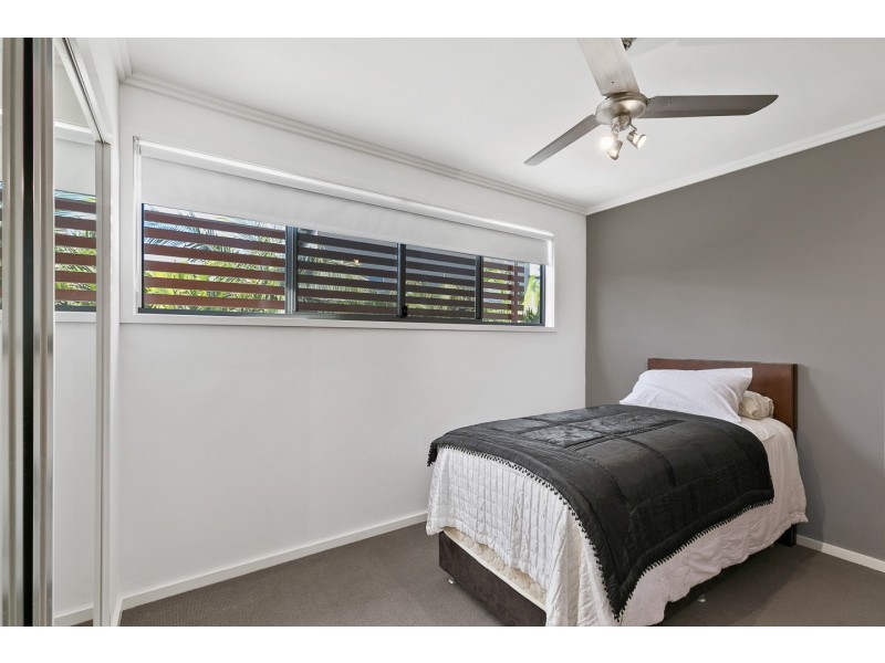 2/80 Moolyyir Street, Urangan QLD 4655