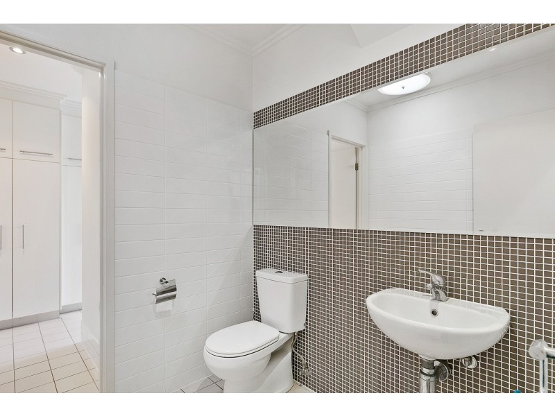 2/80 Moolyyir Street, Urangan QLD 4655