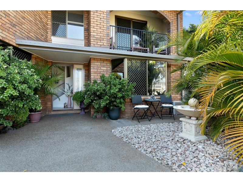 12 Flinders Street, Point Vernon QLD 4655