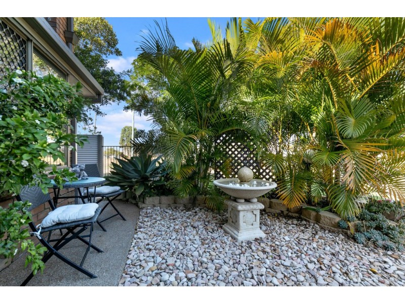 12 Flinders Street, Point Vernon QLD 4655