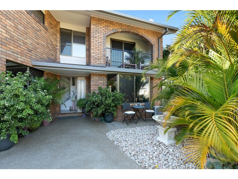 12 Flinders Street, Point Vernon QLD 4655