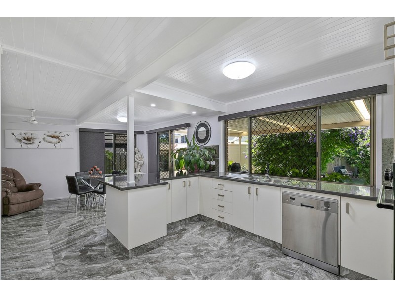 12 Flinders Street, Point Vernon QLD 4655