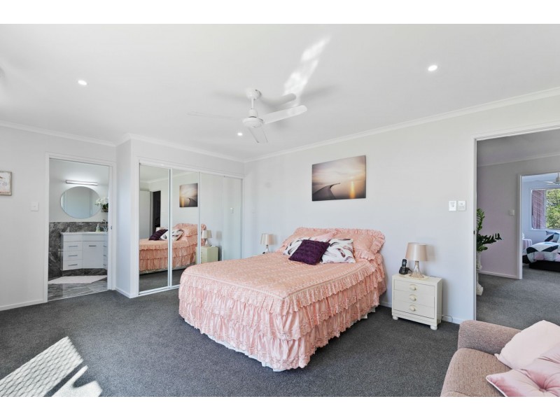 12 Flinders Street, Point Vernon QLD 4655