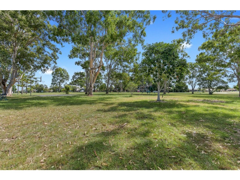 12 Flinders Street, Point Vernon QLD 4655